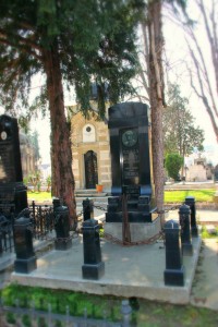 Гроб Лазе Пачуа на Новом гробљу у Београду
